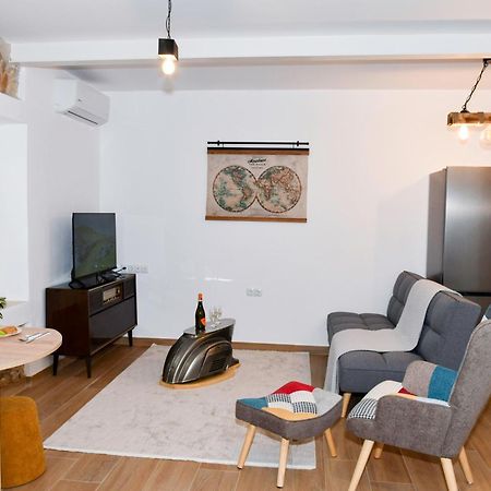 Captain Theo'S Modern Apartment Maria Lefkímmi Eksteriør bilde