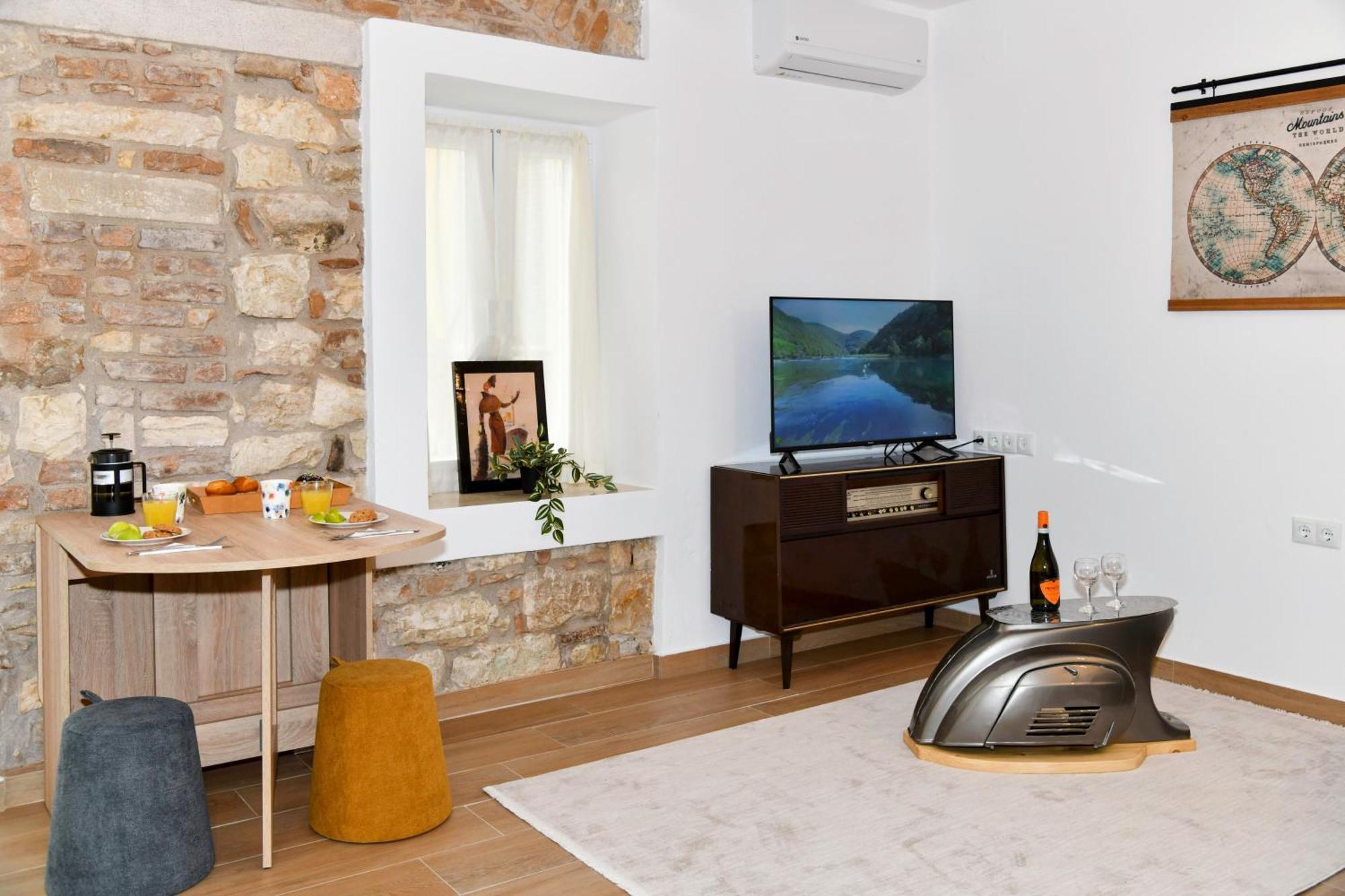 Captain Theo'S Modern Apartment Maria Lefkímmi Eksteriør bilde
