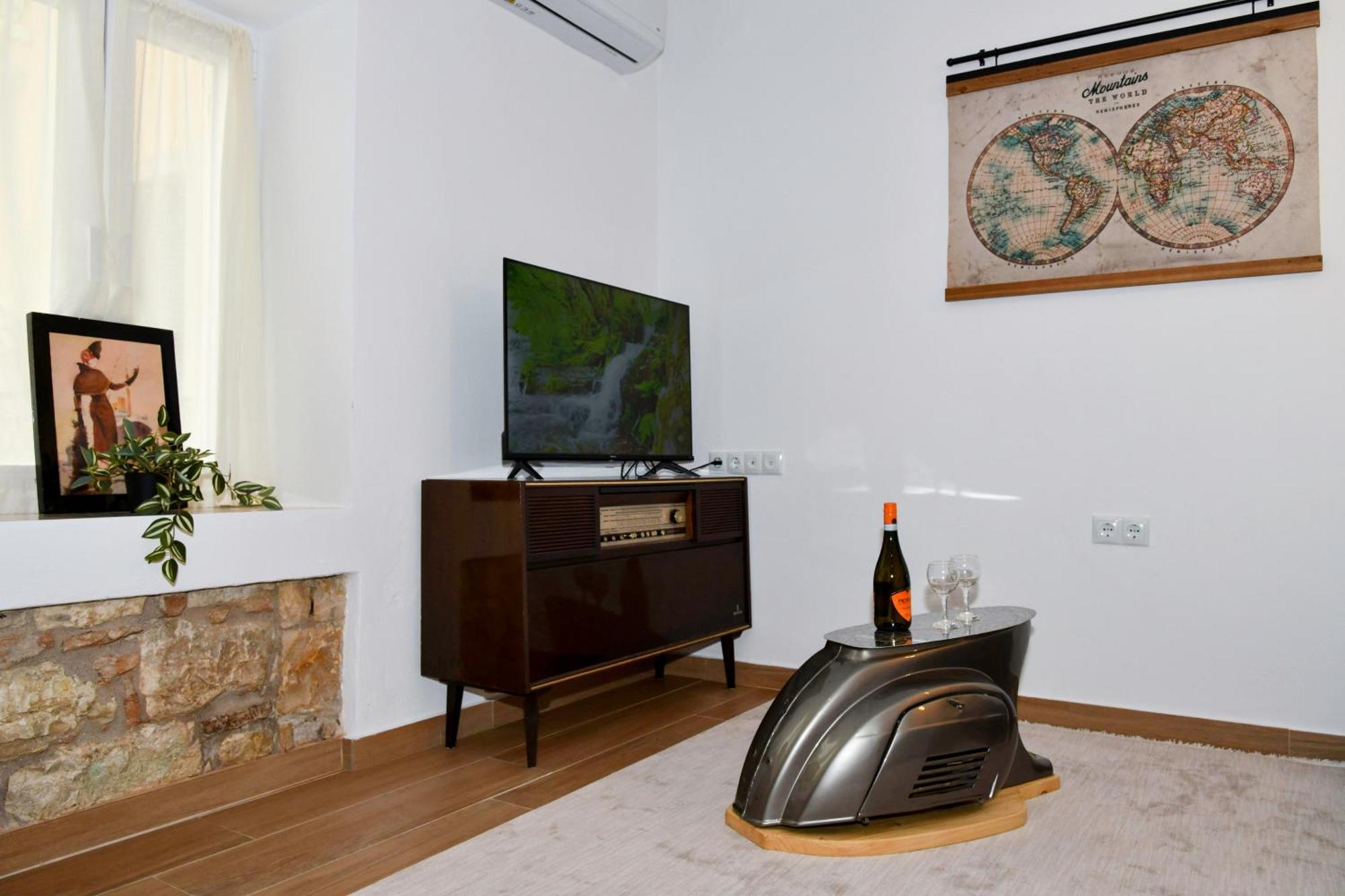 Captain Theo'S Modern Apartment Maria Lefkímmi Eksteriør bilde
