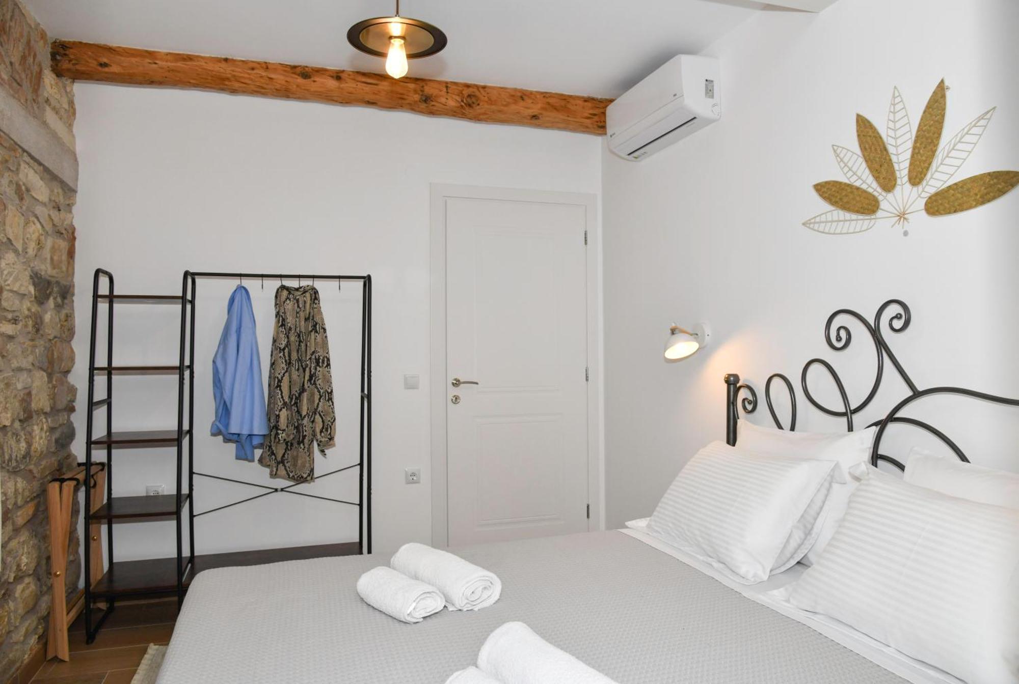 Captain Theo'S Modern Apartment Maria Lefkímmi Eksteriør bilde
