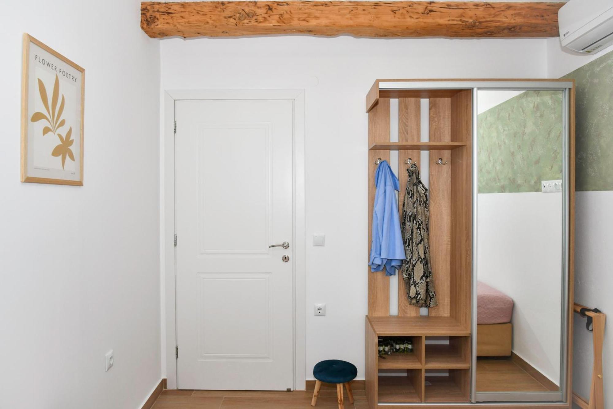 Captain Theo'S Modern Apartment Maria Lefkímmi Eksteriør bilde