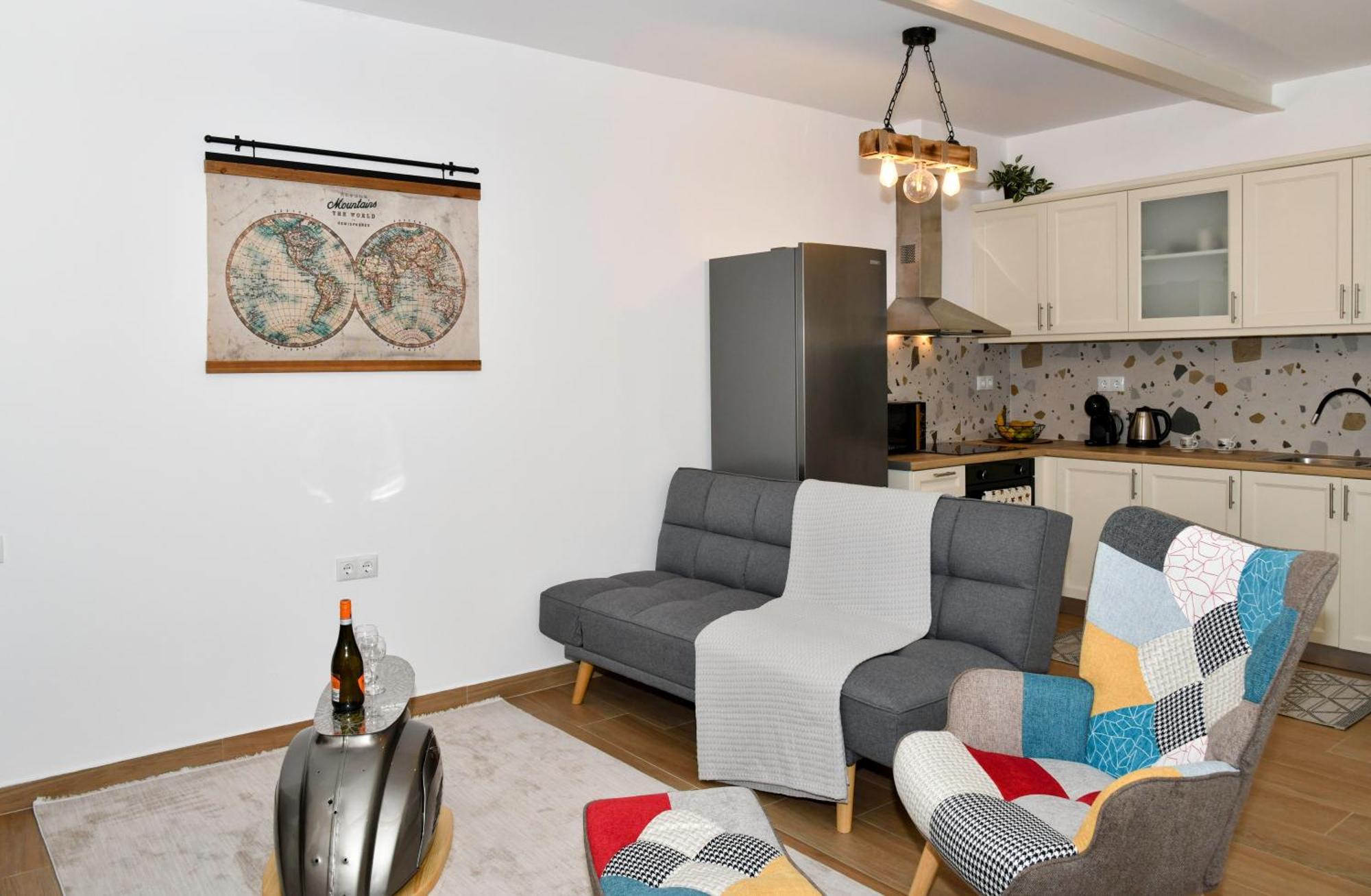 Captain Theo'S Modern Apartment Maria Lefkímmi Eksteriør bilde